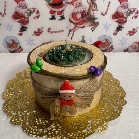 Little Wreath in a wood candleholder